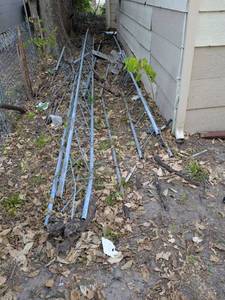 lot 975 image: Lots of metal to make an antenna