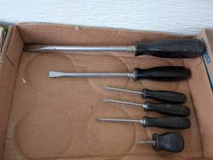 lot 995 image: Hand Tools 6-Piece Screwdriver Set with Black Handles