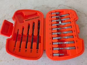 lot 1020 image: BlackDecker Drill Bit Set with Magnetic Bit Holder Case
