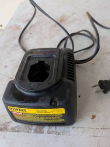 lot 1024 image: DeWalt DW9116 One Hour Battery Charger