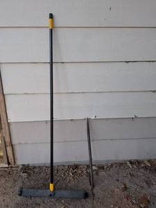 lot 1034 image: Rubbermaid Push Broom with Squeegee