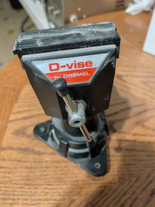 lot 843 image: Dremel D-Vise Tabletop Vise