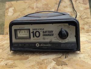 lot 611 image: Schumacher Deep Cycle 10 Amp Battery Charger SE-1012D 6V 12V