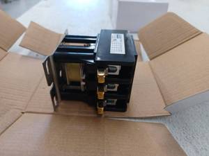 lot 20711 image: Jard 17536 3-Pole Contactor 120VAC 5060Hz, 3 Pack