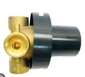 lot 20931 image: Signature Hardware SH6103 3-Way Transfer Valve 34in