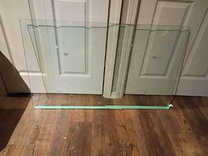 lot 925 image: Large piece of Glass for Table Top.  26 x 43