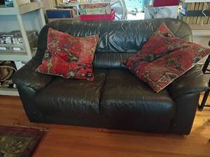 lot 969 image: Dark Grey Leather Love Seat with 2 Throw Pillows