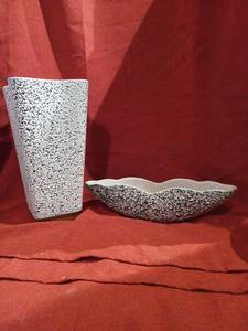 lot 1011 image: 2-Piece Speckled Ceramic Vase and Bowl Set