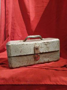 lot 1020 image: Metal Toolbox with Handle and Latch
