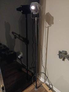 lot 1036 image: Studio Light adjustable with  Stand 55 in bring tools to remove