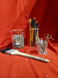 lot 1060 image: Brushes pins Allen wrenches