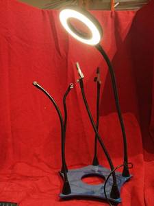 lot 1069 image: LED Light with Flexible Gooseneck Arms and Base Stand