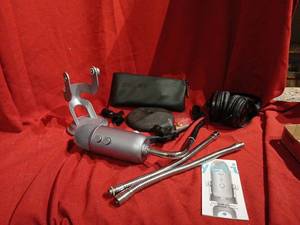 lot 1073 image: Studio microphone kit with headphones, stand, shock mount and accessories