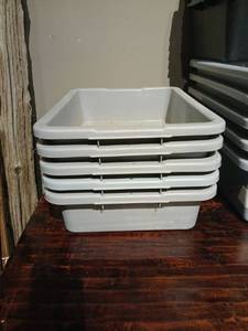lot 1081 image: Light gray Plastic Bus Tubs  5 Piece Lot 20x15x5