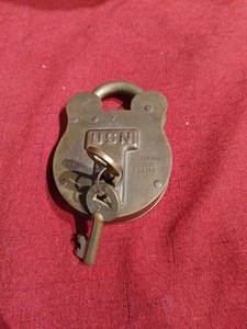 lot 1111 image: USN 7  Federal brass Padlock with Keys