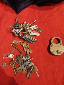 lot 1113 image: Padlock  and assortment  of Keys