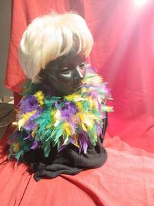 lot 1124 image: Mannequin with Mardi Gras Feathered Boa Head Bust Display with White Wig 21 inches
