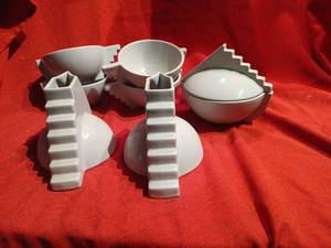lot 1137 image: Vintage Salins Studio lidded sugar bowl, creamer,and cups