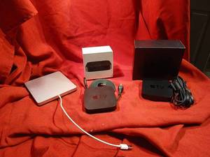 lot 1147 image: Apple TV steaming devices Lot - 3 Units with Cables