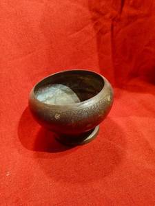 lot 1161 image: Vintage Footed brassbronse Bowl with Engraved Floral Band and engraving on Pedestal Base