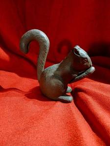 lot 1164 image: Vintage Cast iron Squirrel nutcracker with a curved tail lever