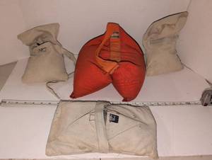 lot 1303 image: Lot of 4 photographer sandbags. Located in studio.