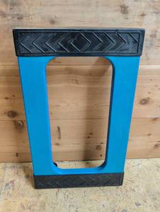 lot 1307 image: Blue polyplastic furniture moving dolly. 18x31
