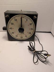 lot 1353 image: Dimco-Gray GR4 LAB Universal Timer 115V AC