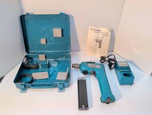lot 1394 image: Makita 6012HD Cordless Driver Drill Model 6012HDW with Charger and Case