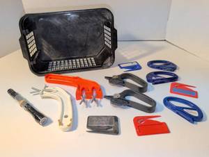 lot 1404 image: Knife sharpener and cutting tools