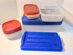 lot 1413 image: Food Storage Containers, mostly 16x11 lids