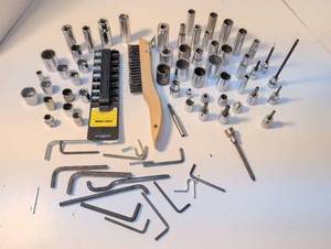 lot 1420 image: Craftsman 38 Drive Socket Set with Hex Keys and Accessories