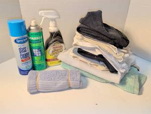 lot 1431 image: Cleaning Supplies Sprayway Glass Cleaner Sparkle RCC-245 Greased Lightning and Towels