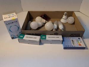 lot 1433 image: Lot of LED and Halogen Light Bulbs Luxrite Soft White G9 Ushio