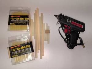 lot 1465 image: Sears Craftsman 480508 Hot Melt Glue Gun with Glue Sticks