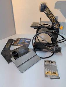 lot 1474 image: GMC 13 HP Belt & Disc Sander 1 inch Belt 5 inch Disc BD180UL