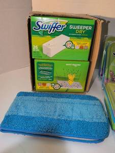 lot 1482 image: Swiffer Sweeper Dry and wet cloths