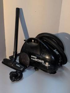 lot 1483 image: Eureka THE BOSS Mighty Mite 10 Amps Canister Vacuum