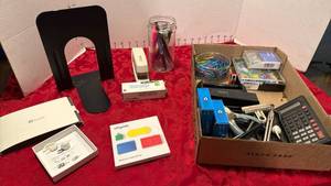 lot 1527 image: Office supplies