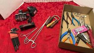 lot 1533 image: Craftsman Hex keys, headlamp and tools