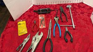 lot 1535 image: Craftsman hex keys, pliers, wrenches and more