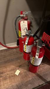 lot 1536 image: Fire extinguishers