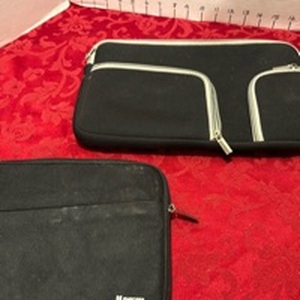 lot 1544 image: Topcase laptop case and Evercase
