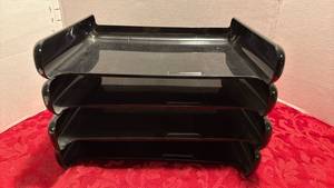 lot 1565 image: Stackable plastic desk trays set of 4