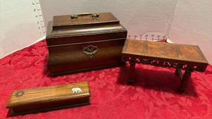 lot 1570 image: Wood organizer, doll table and pen holder