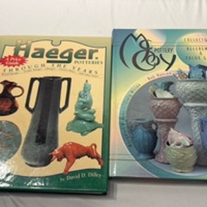 lot 1602 image: Pottery collectors guides