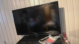 lot 1620 image: Samsung 45 inch TV with remote