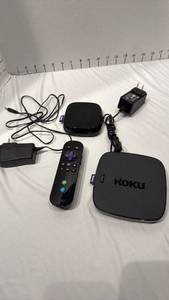 lot 1622 image: Roku player with remote