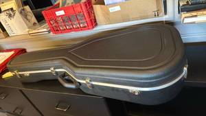 lot 1630 image: Hiscox Guitar case with keys