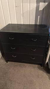 lot 1632 image: 3 drawer cabinet 28x29.5x18